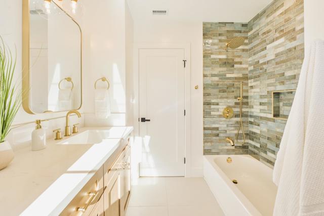 Detail Gallery Image 38 of 63 For 1045 Tarento Dr, San Diego,  CA 92107 - 4 Beds | 4 Baths