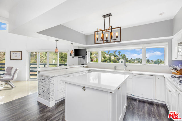 2350 San Marco Drive, Los Angeles CA: https://media.crmls.org/mediaz/ac6434fe-98aa-4a43-9c1f-6454a7372249.jpg