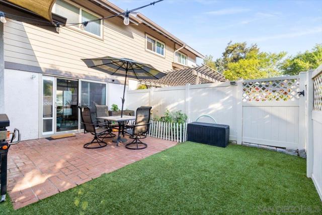220 Eveningside Gln, Escondido CA: https://media.crmls.org/mediaz/ac64396b-f7e0-4347-8a2c-4e528b2087c9.jpg
