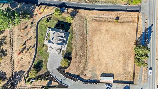 Image 36 of 44 For 2495 Reliez Valley Rd