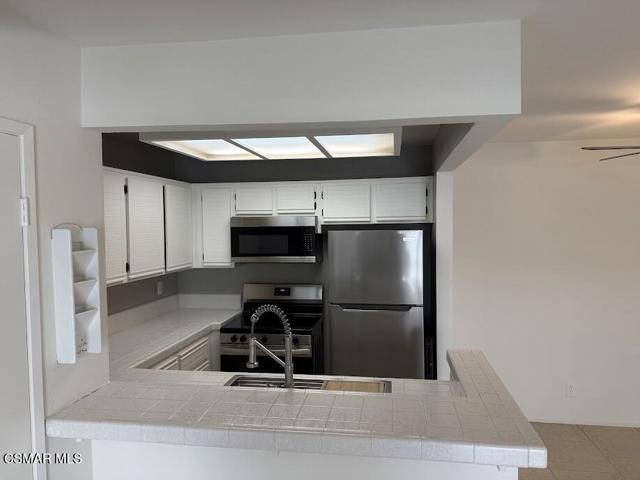 1190 Tivoli Lane, Simi Valley CA: https://media.crmls.org/mediaz/ac64593d-b11c-4ed2-8c8d-e3b815b51efc.jpg