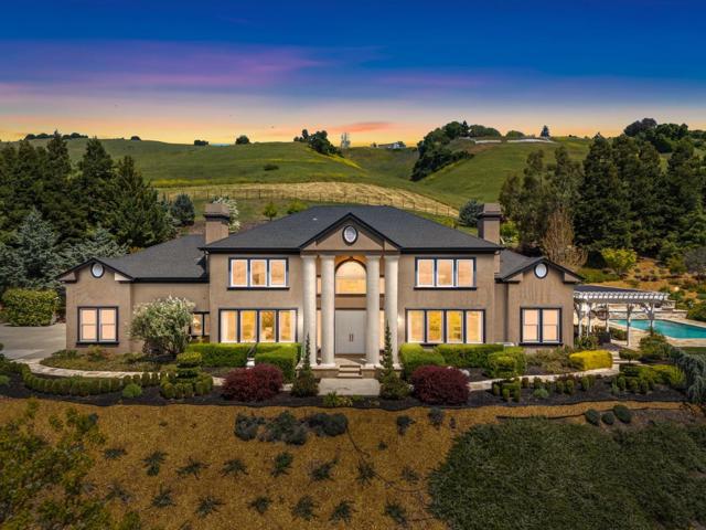 9540 Via Del Oro, Gilroy CA: https://media.crmls.org/mediaz/ac6483ac-b051-49de-96e5-070e3dc7c16a.jpg
