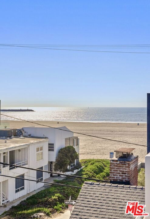 17 Privateer Street, Marina del Rey CA: https://media.crmls.org/mediaz/ac64b3e4-4743-45c4-b7b8-407725a319cf.jpg