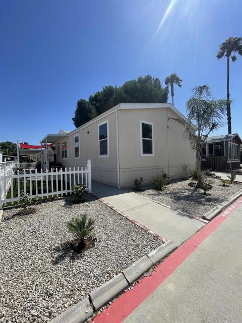 913 S Grand Avenue, San Jacinto CA: https://media.crmls.org/mediaz/ac64bffb-eeec-4e7d-b1f4-fcc83c30ebe4.jpg