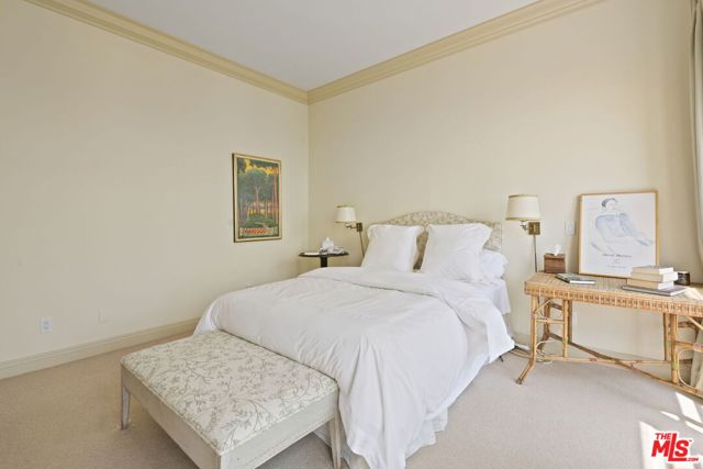 1634 Gilcrest Drive, Beverly Hills CA: https://media.crmls.org/mediaz/ac64c733-4e98-49c1-bde1-9b4c27c05c15.jpg
