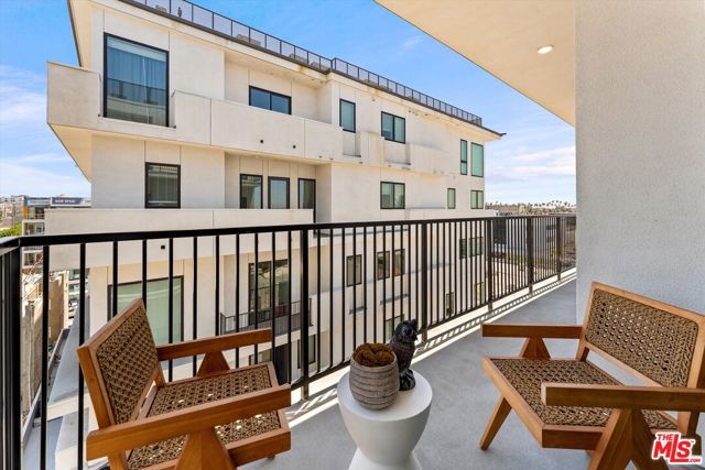 904 S New Hampshire Avenue, Los Angeles CA: https://media.crmls.org/mediaz/ac65830e-f37f-4557-886d-84e2f04c4bd6.jpg