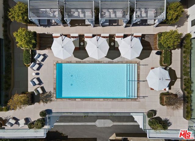 9200 Wilshire Blvd, Beverly Hills CA: https://media.crmls.org/mediaz/ac659964-6019-40dd-b57b-138932804e69.jpg