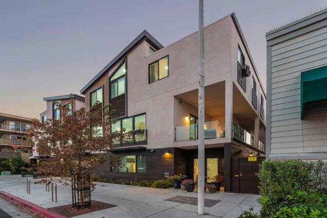 924 Woodside Road, Redwood City CA: https://media.crmls.org/mediaz/ac65b6b9-6b1e-4838-ba78-e9ecd3b7985a.jpg