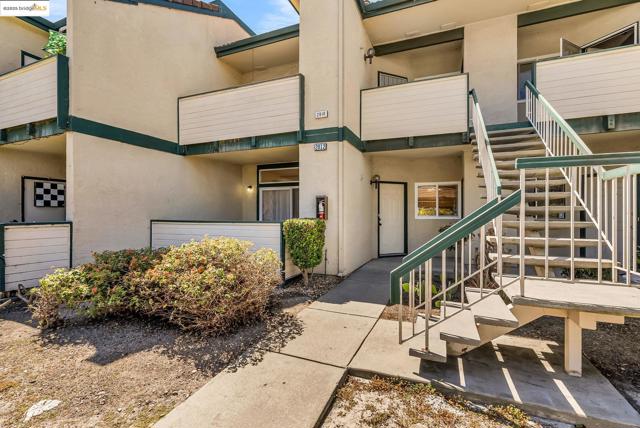 2912 Flint St, Union City CA: https://media.crmls.org/mediaz/ac65d701-fc3f-4ae9-a9fb-354e22566009.jpg