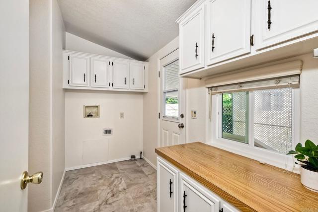 6496 Friendly Place, Carlsbad CA: https://media.crmls.org/mediaz/ac661b56-2750-4137-8d2a-db0ad8724f42.jpg