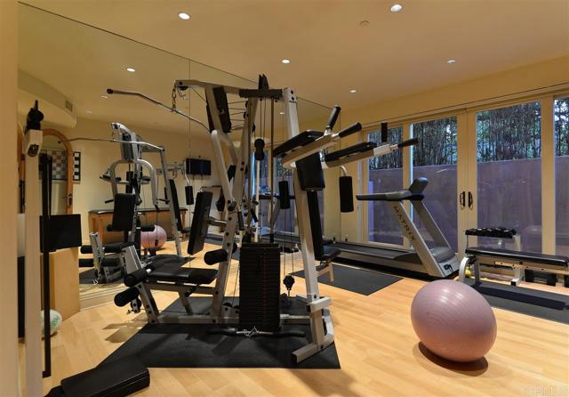 Detail Gallery Image 19 of 25 For 741 Rosecrans, San Diego,  CA 92106 - 3 Beds | 3/1 Baths