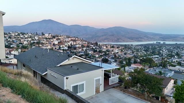 Detail Gallery Image 1 of 51 For 1421 Maria Ave, Spring Valley,  CA 91977 - 5 Beds | 4 Baths