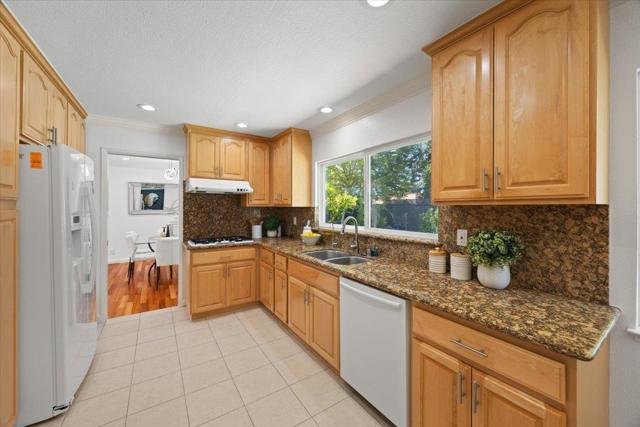 21547 Rosario Avenue, Cupertino CA: https://media.crmls.org/mediaz/ac67be15-b4ab-42b1-a599-bb260da1c3f6.jpg