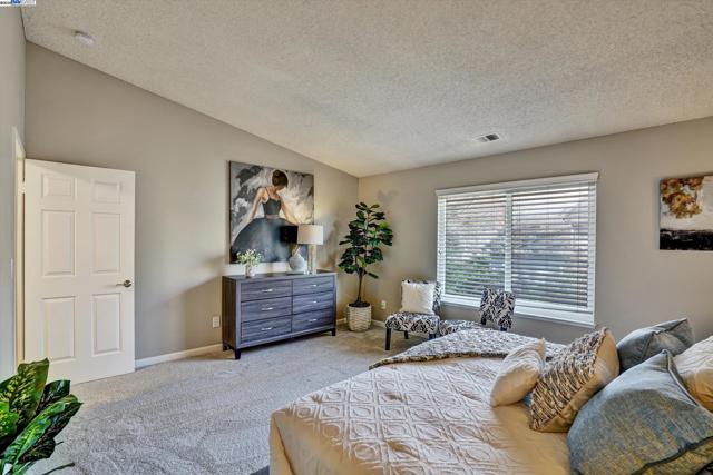 30 San Vicente Ct, Danville CA: https://media.crmls.org/mediaz/ac67c729-df84-4e92-a3d1-379f6450bba7.jpg