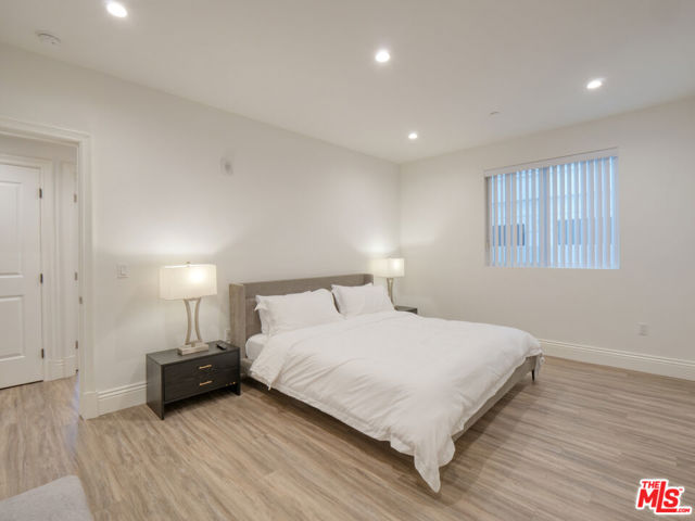 8700 Chalmers Drive, Los Angeles CA: https://media.crmls.org/mediaz/ac67df65-049a-4013-b53d-fdd75622ef8e.jpg