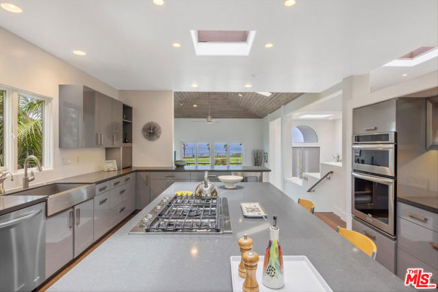 1312 Shoreline Drive, Santa Barbara CA: https://media.crmls.org/mediaz/ac67f27e-35f6-4605-861b-68f28d233147.jpg