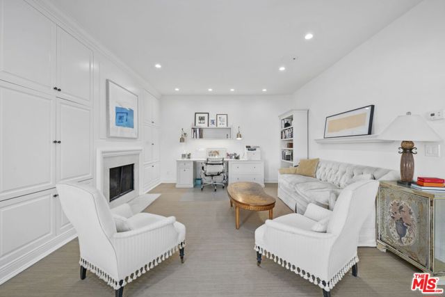 1634 Gilcrest Drive, Beverly Hills CA: https://media.crmls.org/mediaz/ac6826d1-745b-48a9-b307-4f10a06c9288.jpg
