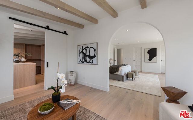 9714 Oak Pass Road, Beverly Hills CA: https://media.crmls.org/mediaz/ac6827b7-29a1-4fba-9806-685af47164ff.jpg