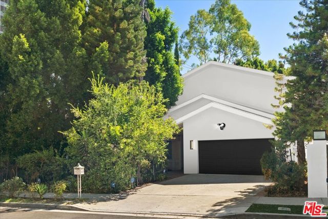 4560 Densmore Avenue, Encino CA: https://media.crmls.org/mediaz/ac6849f8-7eb9-46b5-b0a1-d09651031c33.jpg