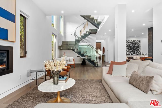 5 Bed Home for Sale in Los Angeles, California