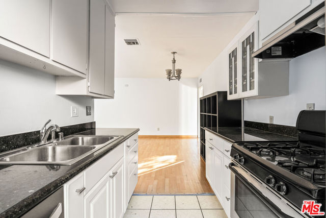 5055 Coldwater Canyon Avenue, Sherman Oaks CA: https://media.crmls.org/mediaz/ac688eaa-1a3e-49cf-977b-850a1756e647.jpg