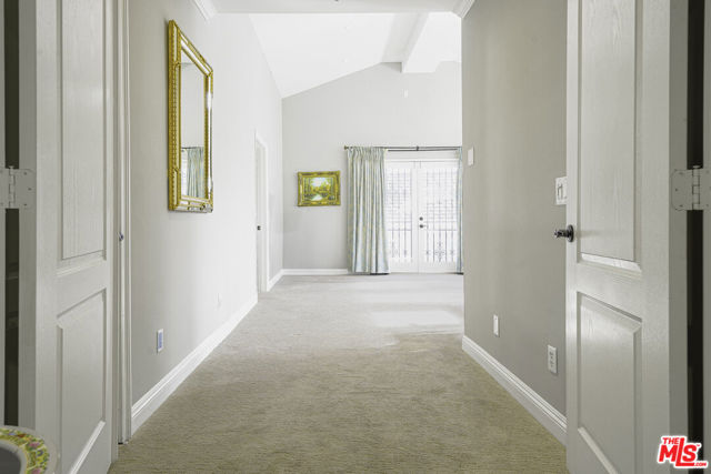 950 S Longwood Avenue, Los Angeles CA: https://media.crmls.org/mediaz/ac68e28e-d509-4833-b8c6-7bc09e165e0d.jpg