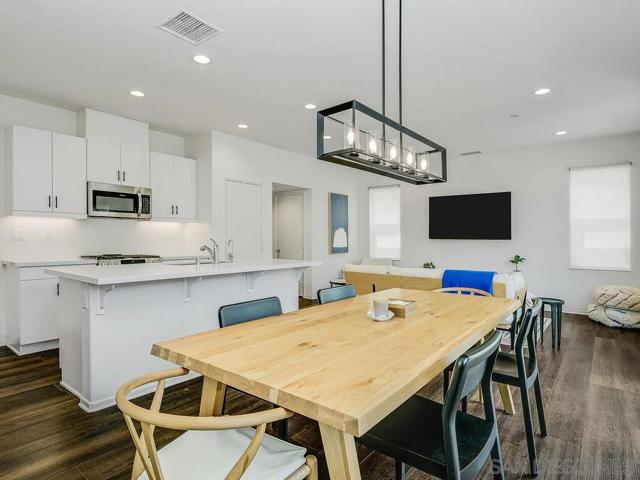 1882 Emily St, El Cajon CA: https://media.crmls.org/mediaz/ac693c43-f08f-4dc2-8d75-e5e7426d7593.jpg