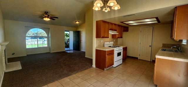 271 Cabernet Avenue, Greenfield CA: https://media.crmls.org/mediaz/ac69957c-18f6-4fcd-98a2-3f166baca53c.jpg