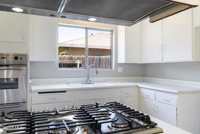 1077 Haven Avenue, Simi Valley CA: https://media.crmls.org/mediaz/ac6a63aa-a96a-4a44-b492-ddfff24e35fa.jpg