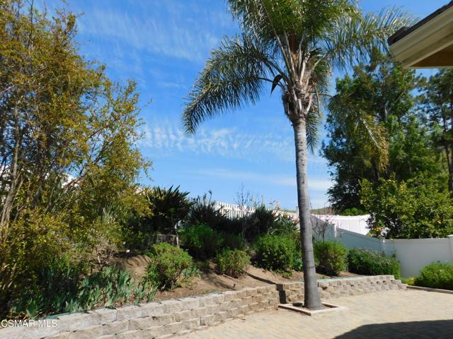 559 Stoney Peak Court, Simi Valley CA: https://media.crmls.org/mediaz/ac6ace05-e426-4a57-b5f5-5ab8abd1ea96.jpg