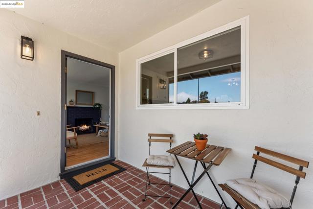 3129 Deseret Dr, Richmond CA: https://media.crmls.org/mediaz/ac6aced9-9166-4f46-a610-96bdd48cc72f.jpg