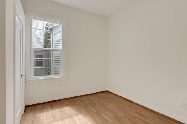 213 7th Street, Oakland CA: https://media.crmls.org/mediaz/ac6af180-f706-4aa5-a91b-8508a73b8e2d.jpg