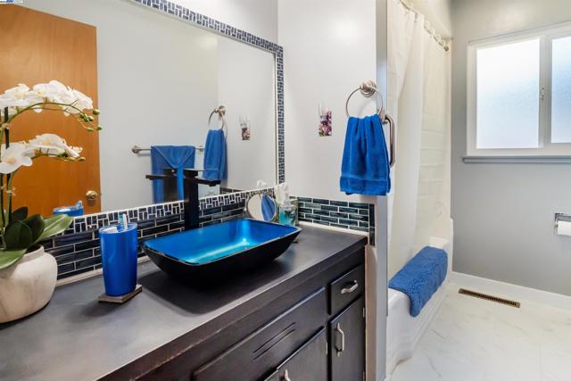 4670 Eggers Dr, Fremont CA: https://media.crmls.org/mediaz/ac6bc8a9-2b18-404b-acbc-008ad2b2772d.jpg