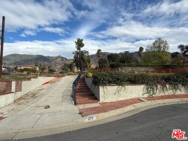 275 E Pentagon Street, Altadena CA: https://media.crmls.org/mediaz/ac6c3e60-74eb-4df7-8cfe-f114aa21f884.jpg