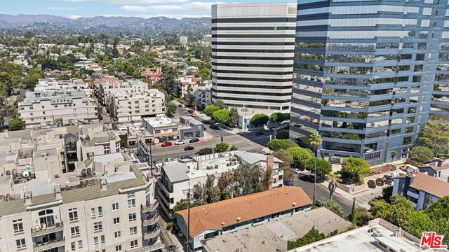 1209 Amherst Avenue, Los Angeles CA: https://media.crmls.org/mediaz/ac6d4a44-83a8-4043-8b68-04a6a2a5d43e.jpg