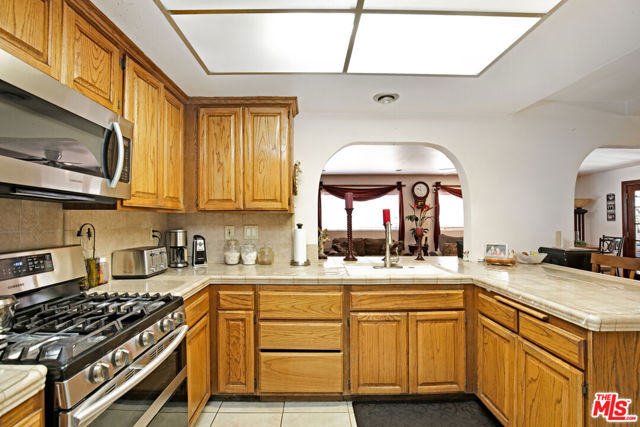 23030 Frigate Avenue, Carson CA: https://media.crmls.org/mediaz/ac6e3c44-7d10-4c29-abab-fdaa84228424.jpg