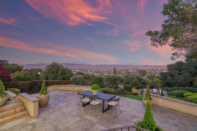 1750 Vista Del Sur, Gilroy CA: https://media.crmls.org/mediaz/ac6f95c1-d358-4e4e-806d-5a0e9234391e.jpg