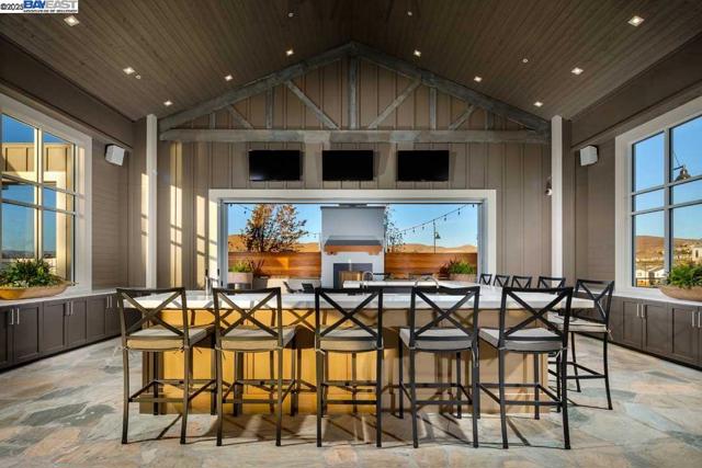 4058 Chalk Hill Way, Dublin CA: https://media.crmls.org/mediaz/ac6fbf2a-6580-427e-8c6d-f32ae553053e.jpg