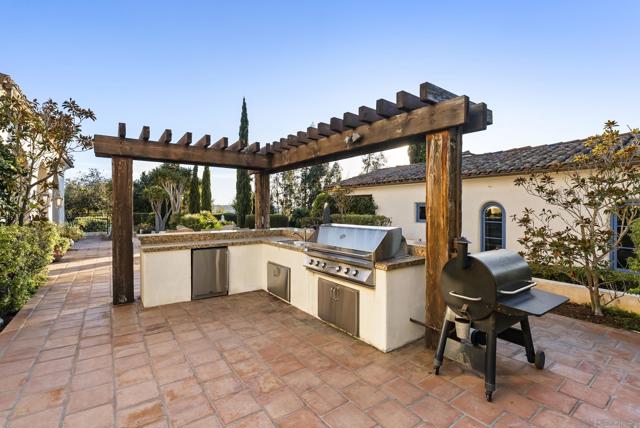 16636 El Zorro Vista, Rancho Santa Fe CA: https://media.crmls.org/mediaz/ac70178f-834b-482d-b165-4ad2eec2524a.jpg