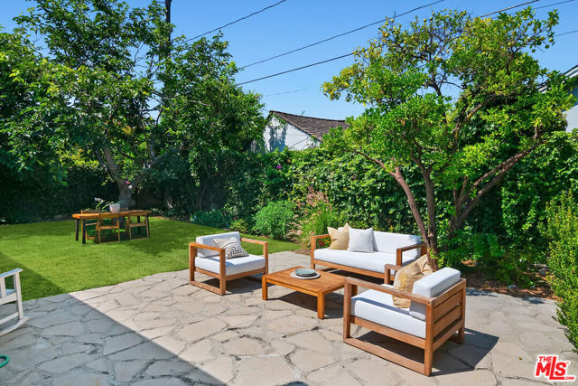 913 N Clybourn Avenue, Burbank CA: https://media.crmls.org/mediaz/ac702c8c-e1a4-40df-8c03-18454cb7c960.jpg