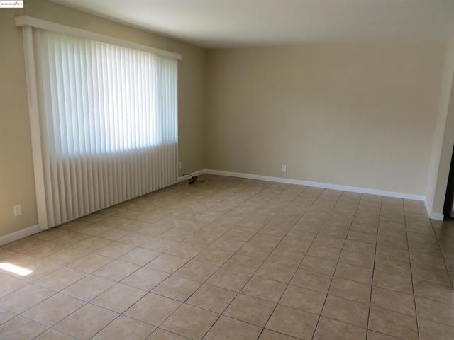 21462 Ocean View Dr, Hayward CA: https://media.crmls.org/mediaz/ac70cbe0-05db-4644-b928-be8fca0dae1d.jpg