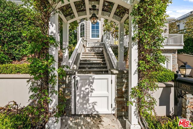 15291 Bestor Boulevard photo 3