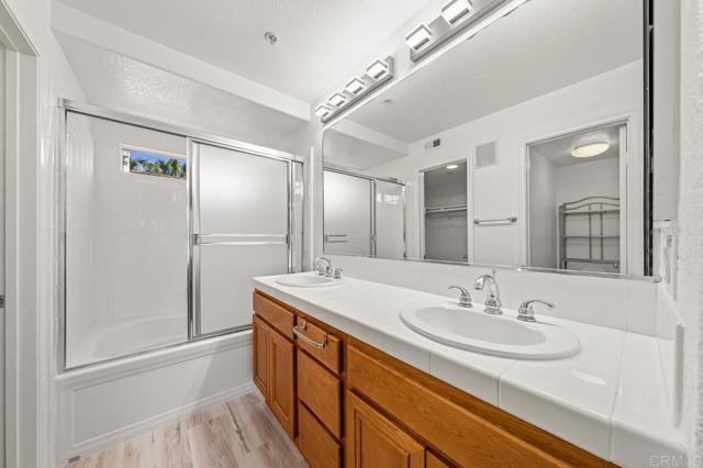Detail Gallery Image 17 of 28 For 2842 Farragut Rd #130,  Point Loma,  CA 92106 - 2 Beds | 2/1 Baths