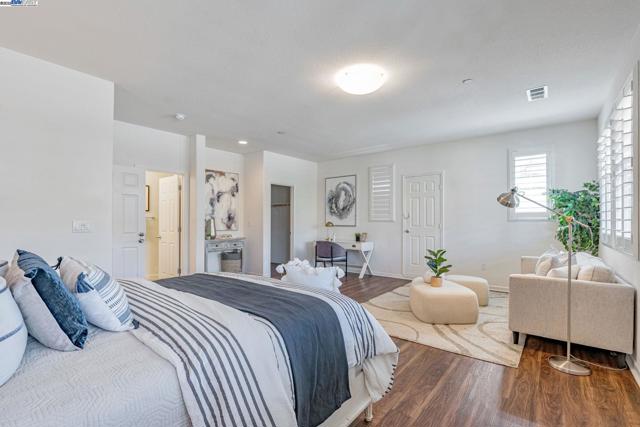 4005 Sarasta Bay Dr, Pittsburg CA: https://media.crmls.org/mediaz/ac71fca6-a4f2-4e47-8b9a-ff3d8a8a74c6.jpg
