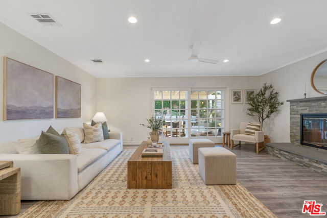 10037 Sunnybrae Avenue, Chatsworth CA: https://media.crmls.org/mediaz/ac72200a-eeb8-4968-aa49-91277a5adcb9.jpg