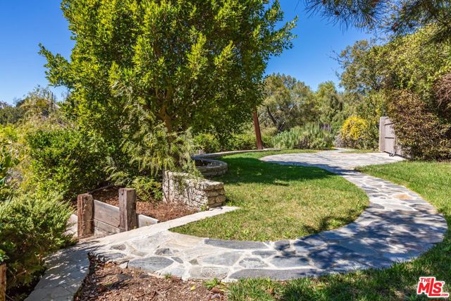 Image 31 of 41 For 2854 Roscomare Road