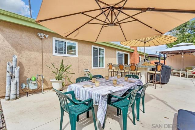 3031 Larkin Pl, San Diego CA: https://media.crmls.org/mediaz/ac728595-cca1-4dcc-81b9-169f2d311c54.jpg
