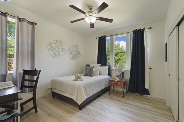 247 N Menlo Park Ct, Mountain House CA: https://media.crmls.org/mediaz/ac72935b-4d93-4593-a5e1-376644d90dae.jpg