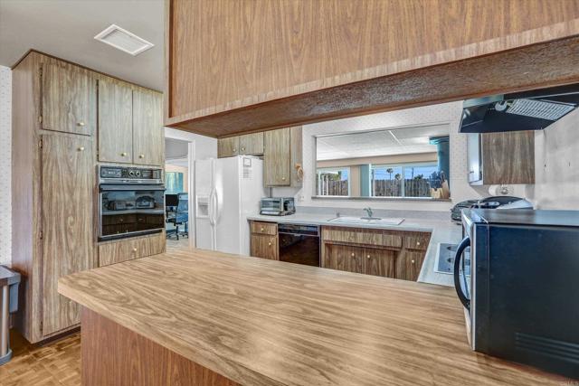 Detail Gallery Image 14 of 38 For 8301 Beaver Lake Dr, San Diego,  CA 92119 - 3 Beds | 2 Baths