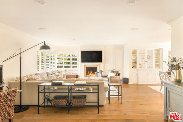 678 Loring Avenue, Los Angeles CA: https://media.crmls.org/mediaz/ac72edfe-8a89-4c43-9aee-8feaac7d8d85.jpg